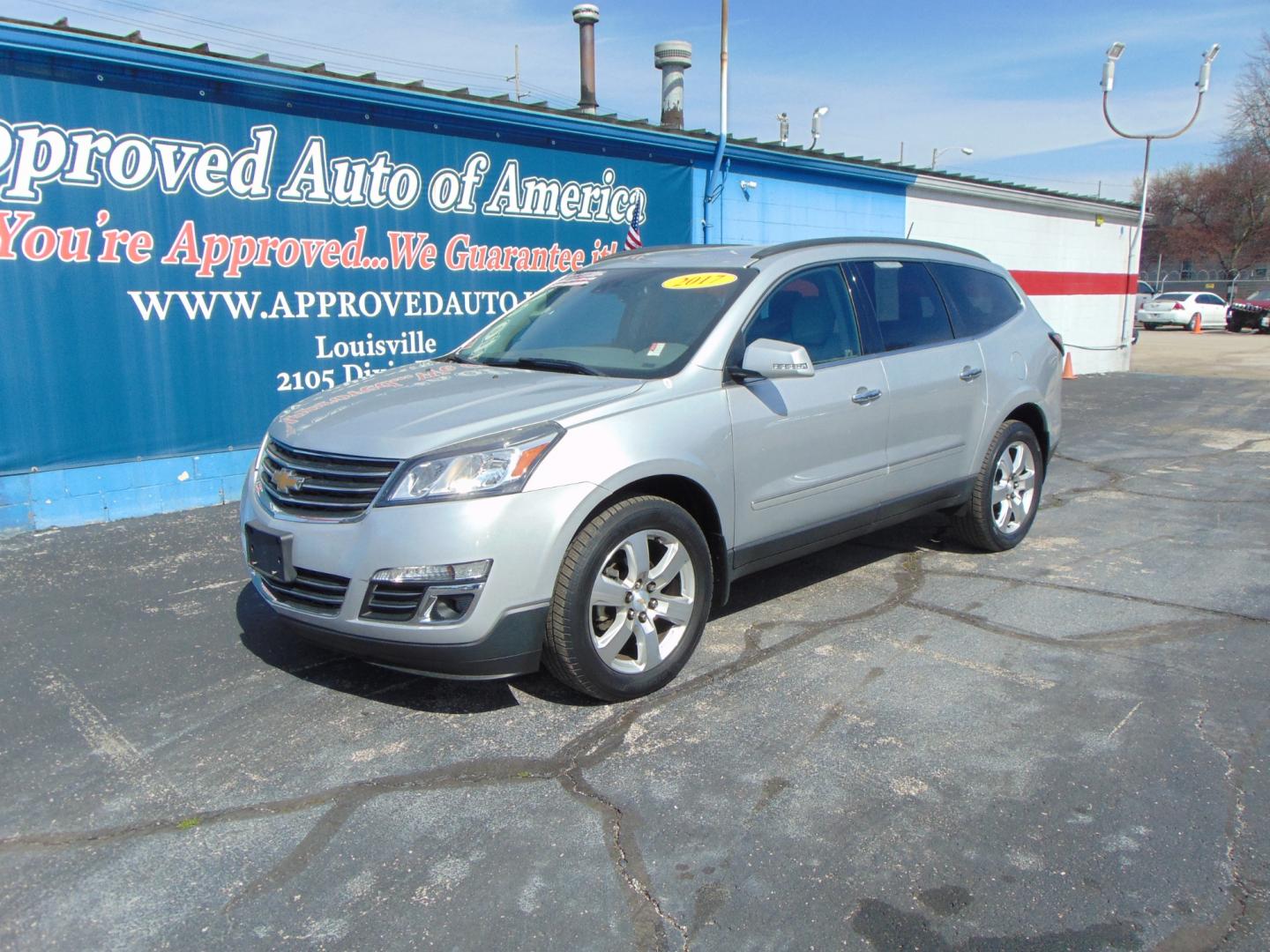 2017 Silver Chevrolet Traverse (1GNKVJKD9HJ) with an V6 3.6 Liter engine, Automatic, 6-Spd transmission, located at 2105 Dixie Hwy, Louisville, KY, 40210, (502) 772-3333, 38.220932, -85.795441 - Photo#2